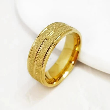 Par Aliança Tungstênio 8mm Folheada Banhada Ouro Aliança + solitário + caixinha