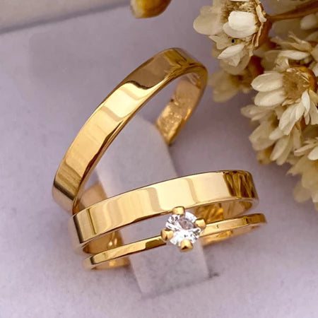 Par de Aliança 4mm Com Anel Luxuoso Inox Pedra De Cristal De Banhado a Ouro + caixinha